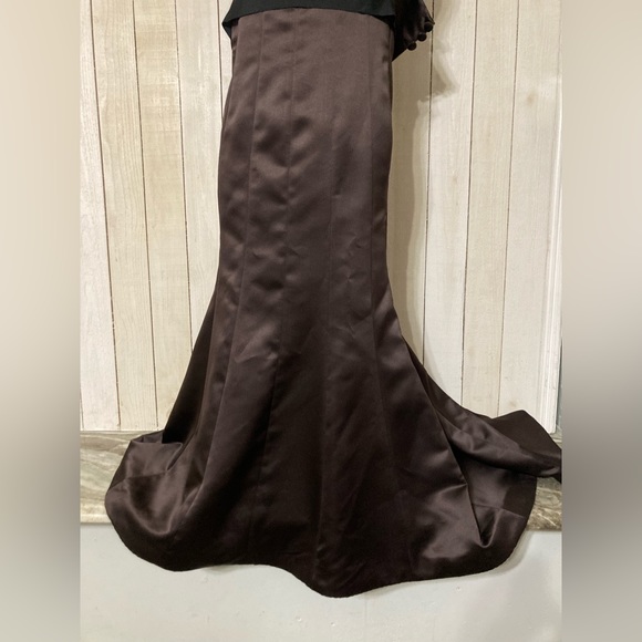 Vera Wang Maids Satin Gown Brown w/ black ribbon on waist strapless size 8 - Picture 3 of 16